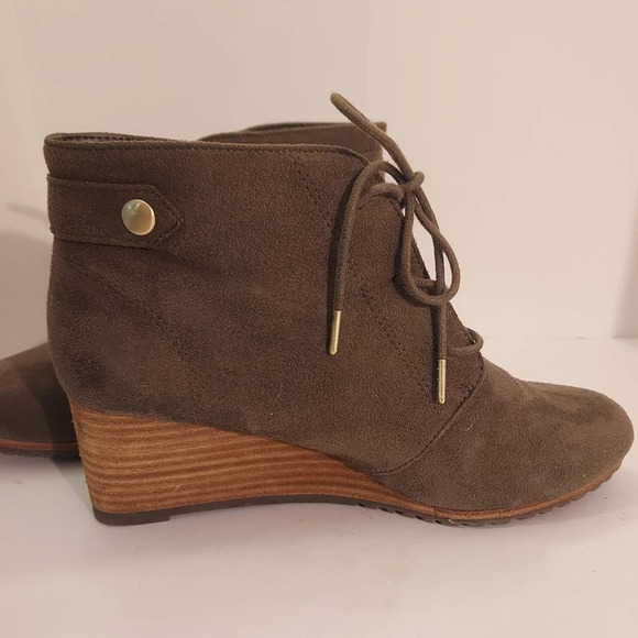 Dr. Scholl's Shoes Olive Green Microfiber Conquer Ankle Booties in Size 7.5M - Picture 10 of 11